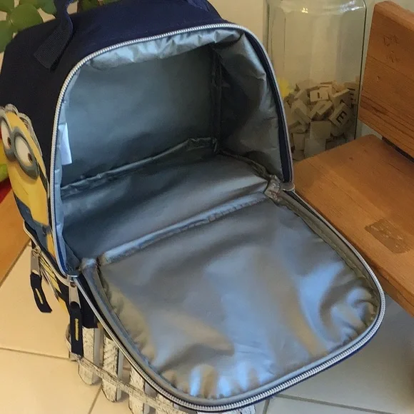 ‘Minions’ 2-Level Insulated Lunch Bag (#4) - Picture 5 of 10